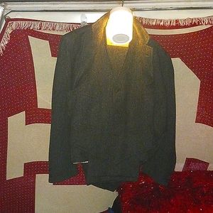Size 42 R 3 piece wool suit Vintage, 33 wrist, 34 length pants
